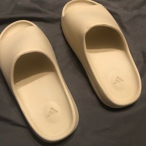 10.5 mens bone YZY slides
